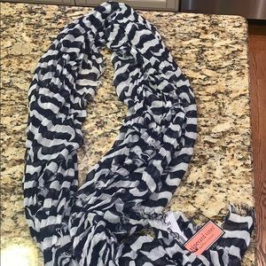 never worn vineyard vines scarf